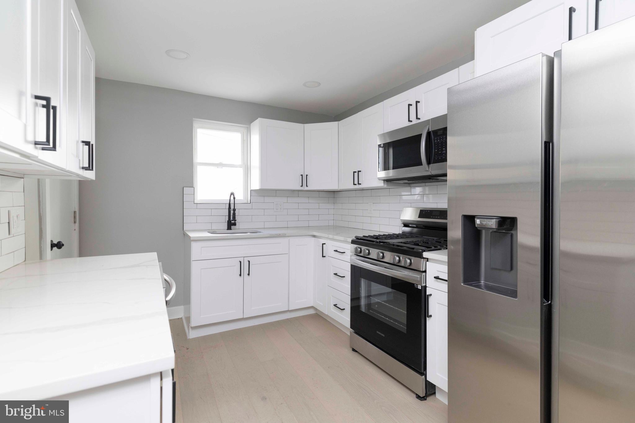 1725 W THOMPSON STREET