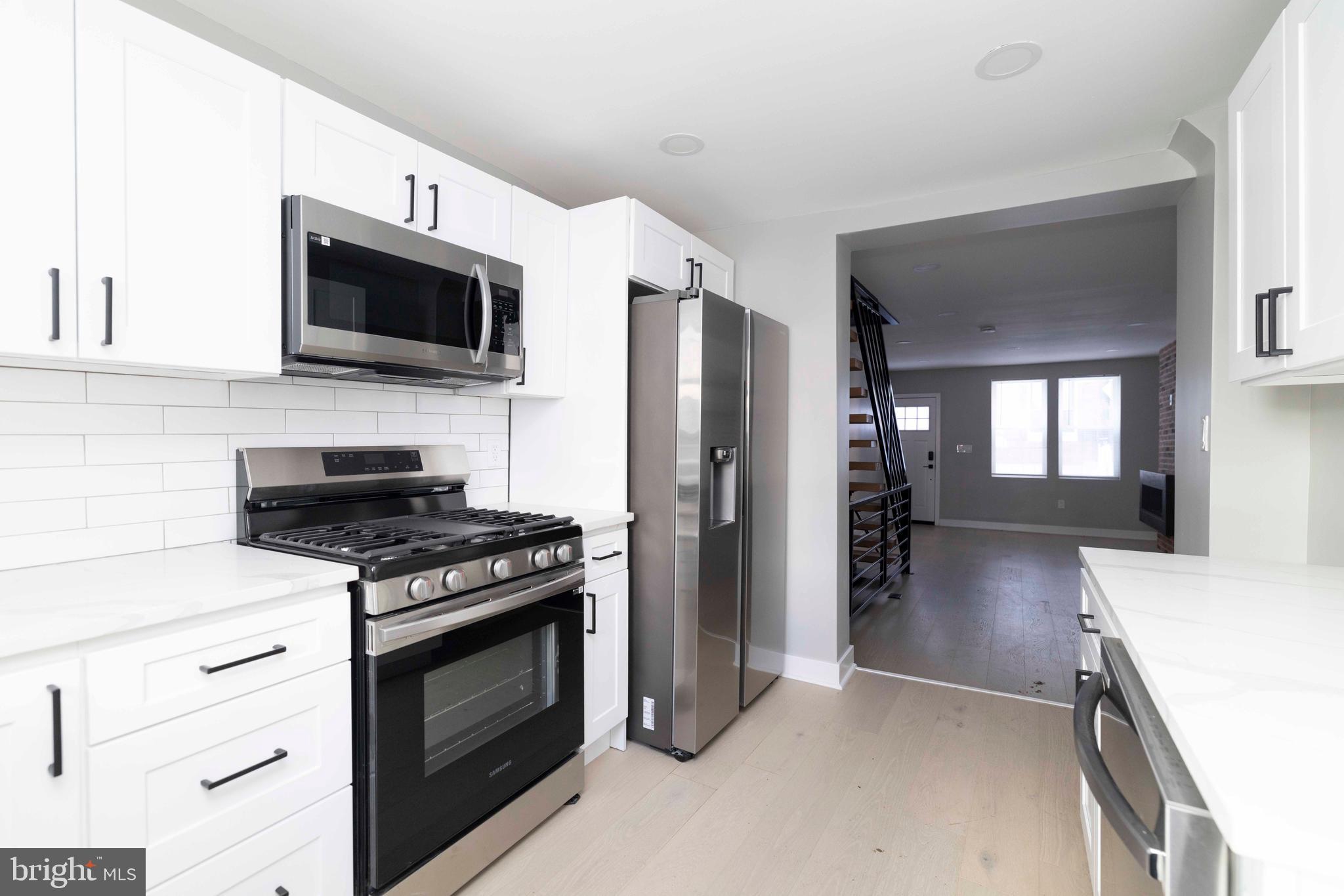 1725 W THOMPSON STREET