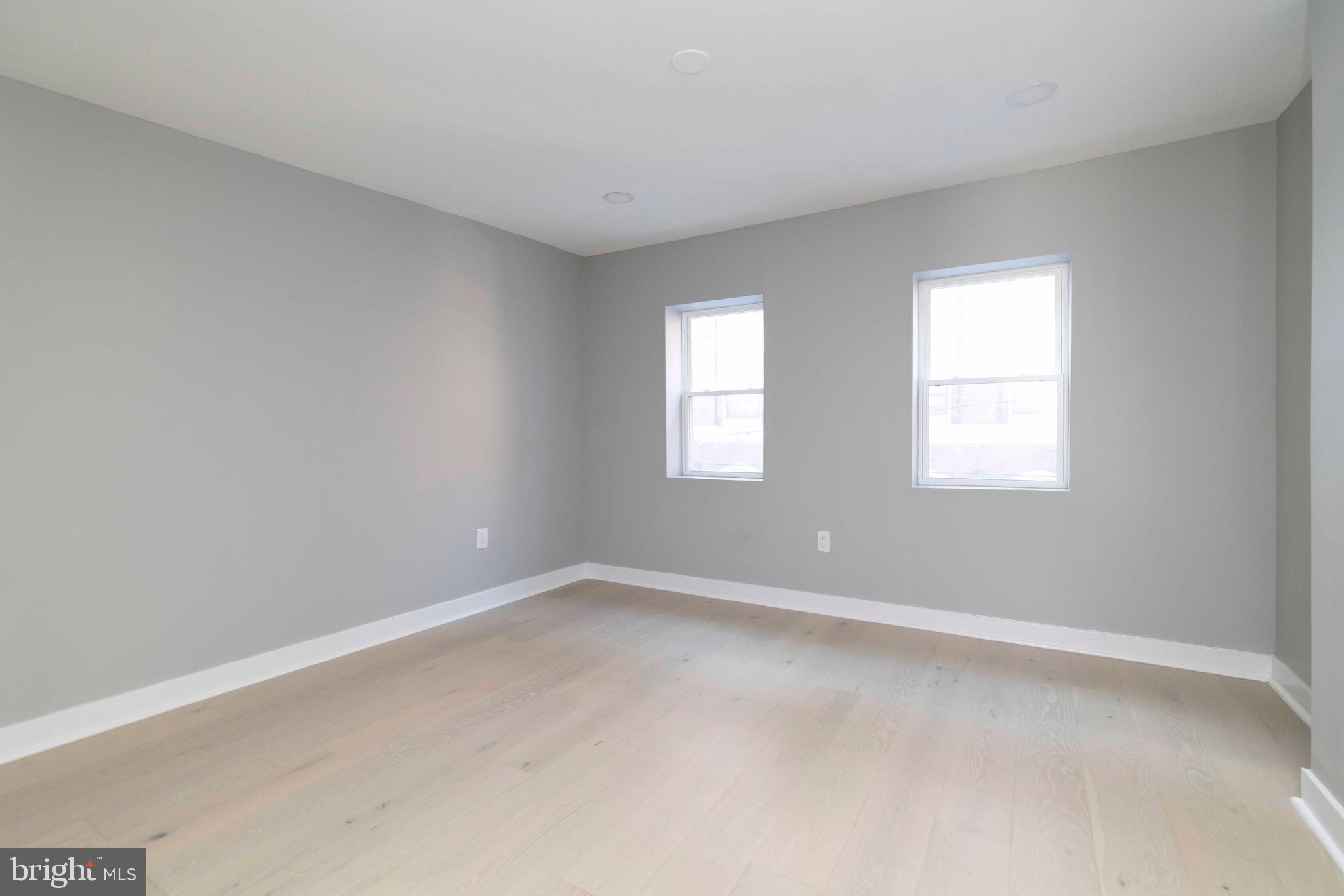 1725 W THOMPSON STREET