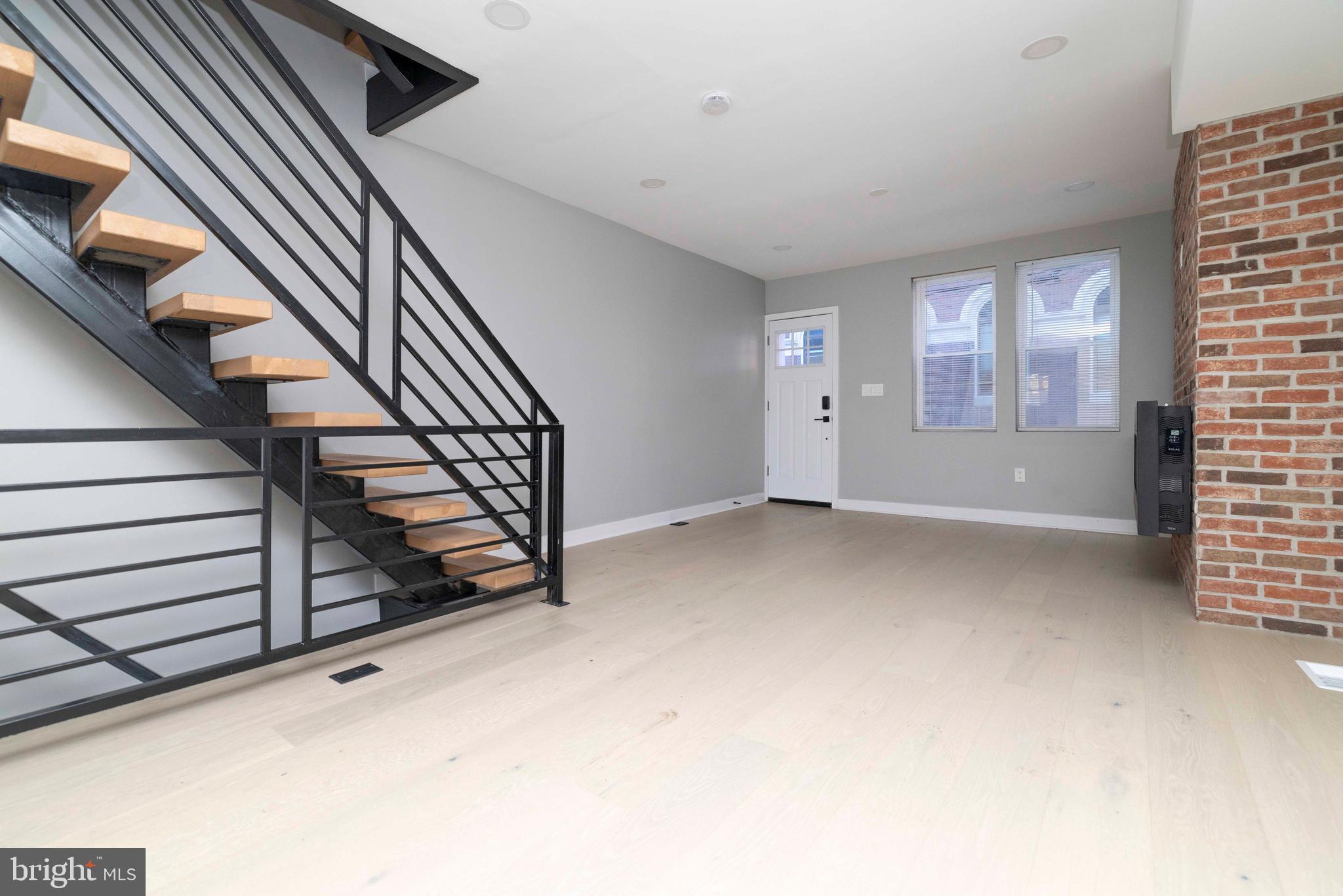 1725 W THOMPSON STREET