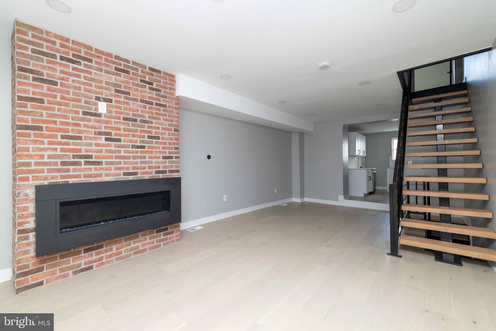 1725 W THOMPSON STREET