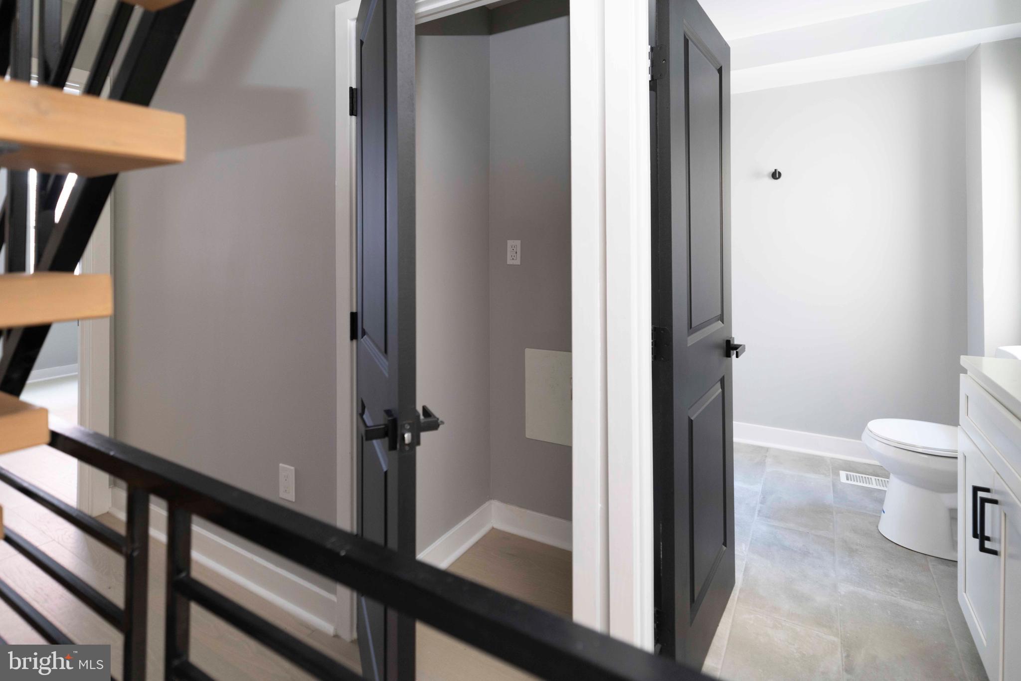 1725 W THOMPSON STREET