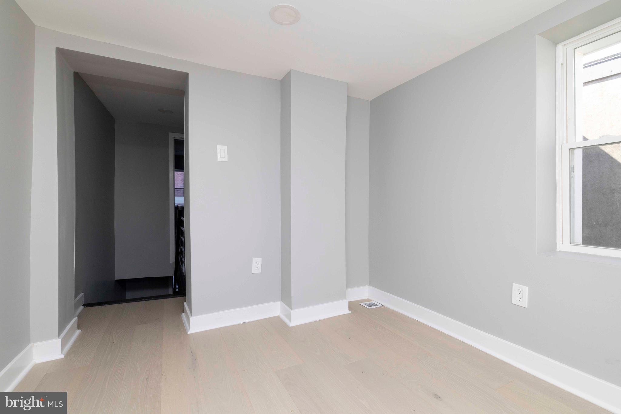 1725 W THOMPSON STREET