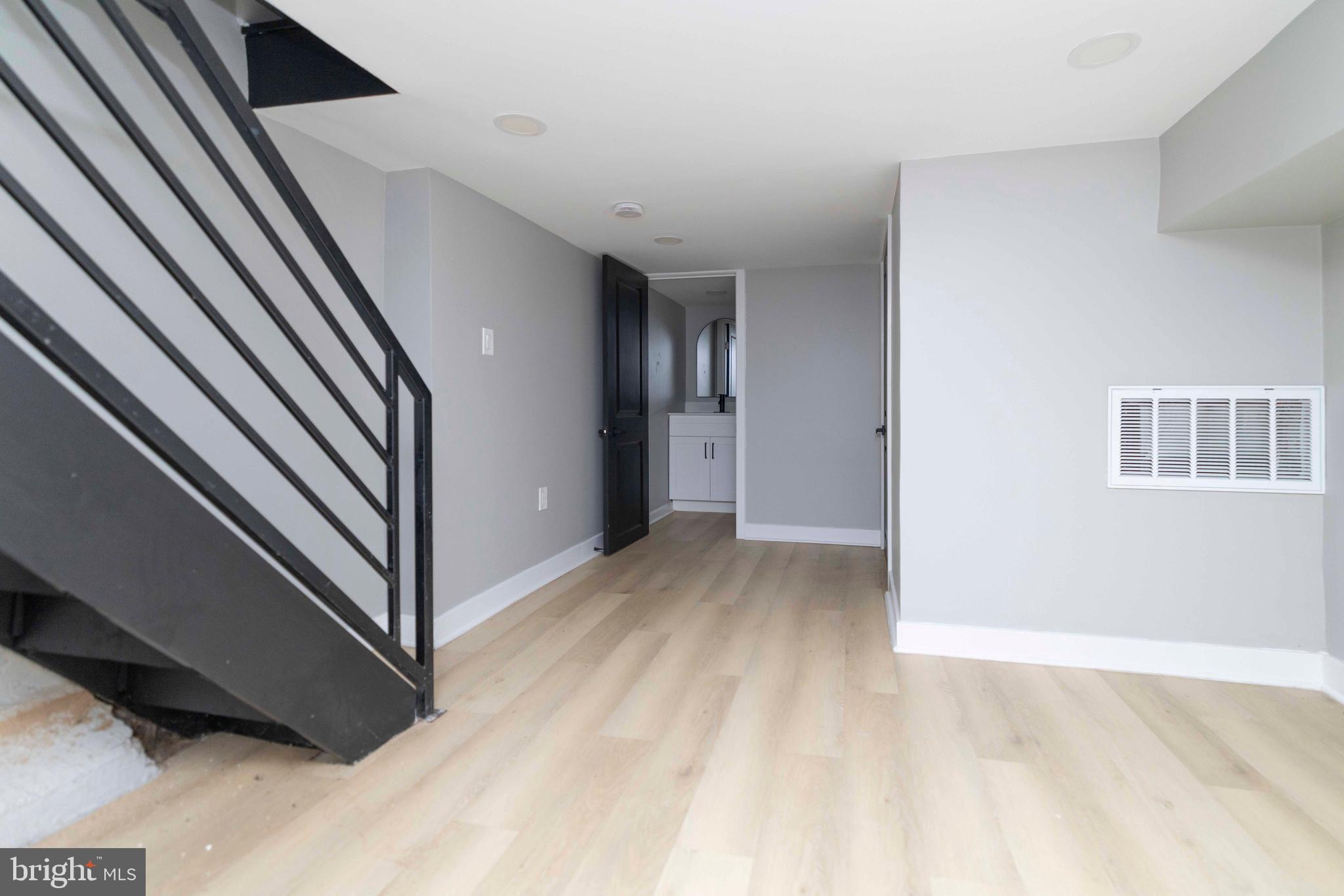 1725 W THOMPSON STREET