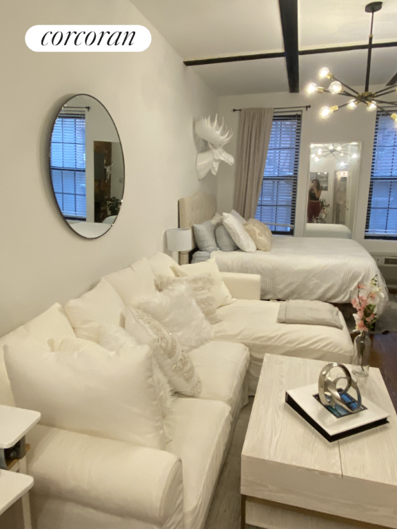 17 DOWNING Street 2C