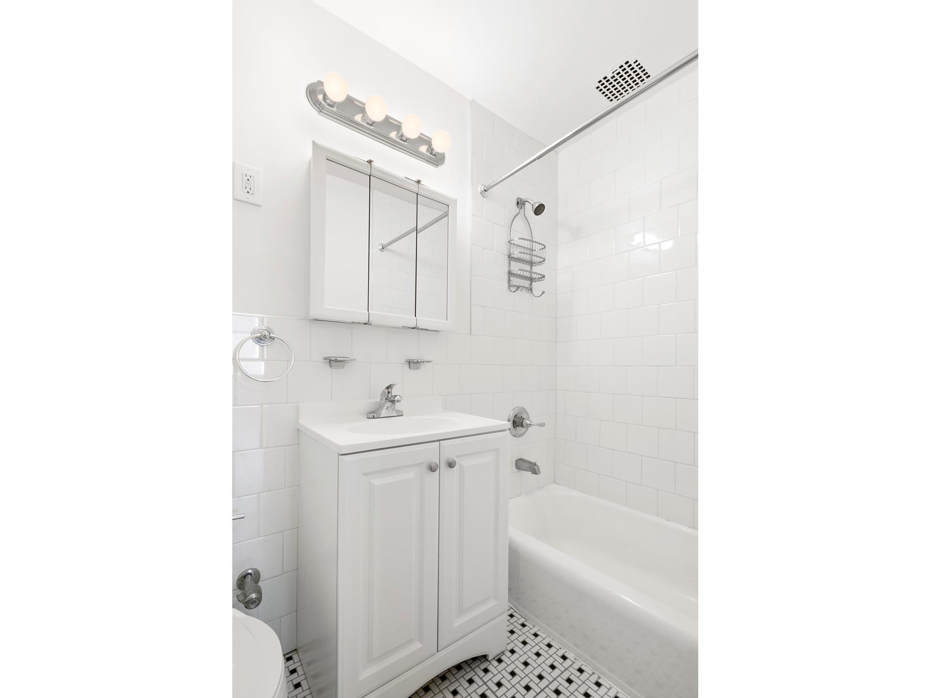 139 WAVERLY Place 2C