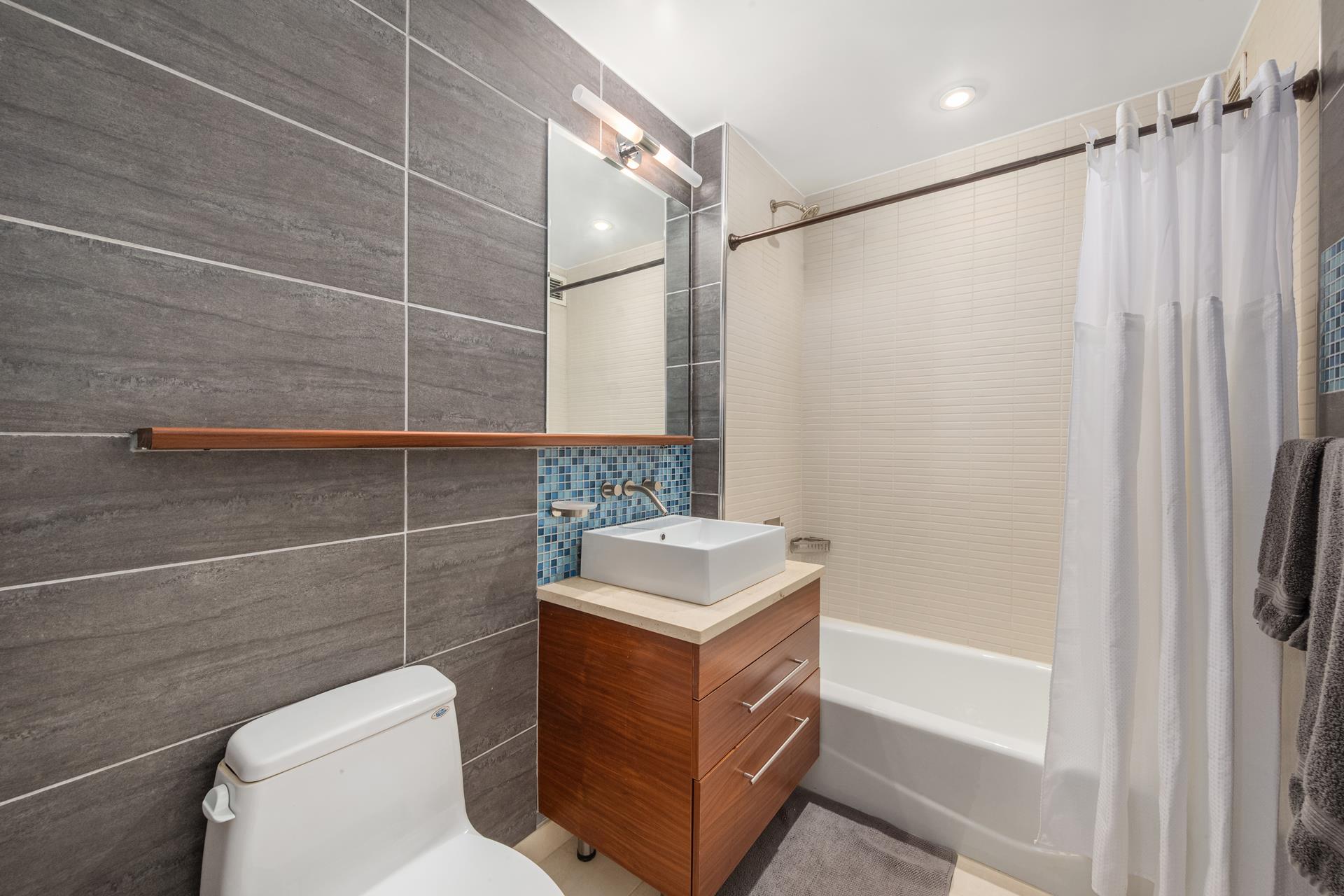 225 W 60TH Street 14F