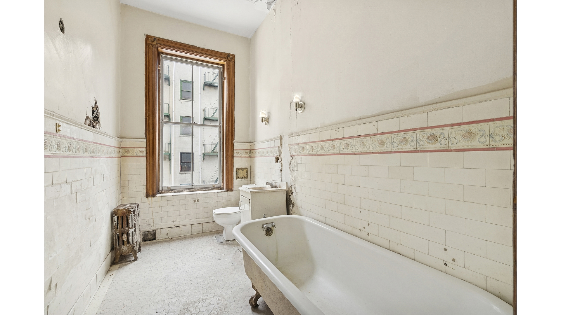 7 E 124TH Street