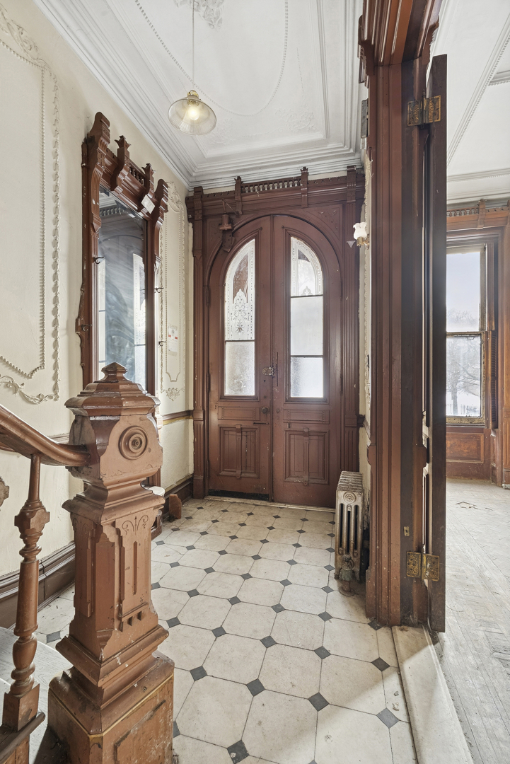 7 E 124TH Street
