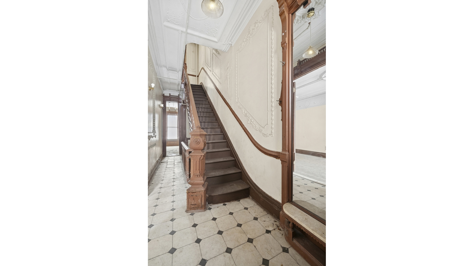 7 E 124TH Street