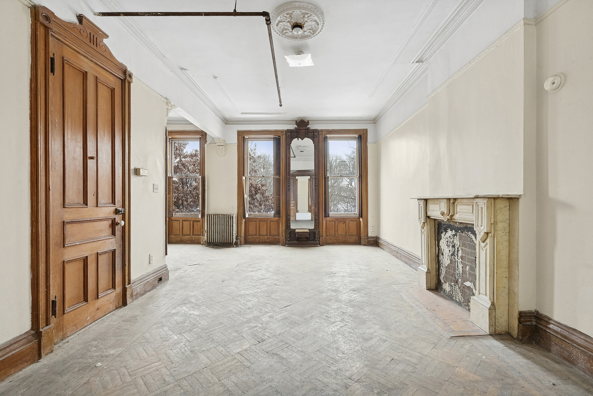 7 E 124TH Street