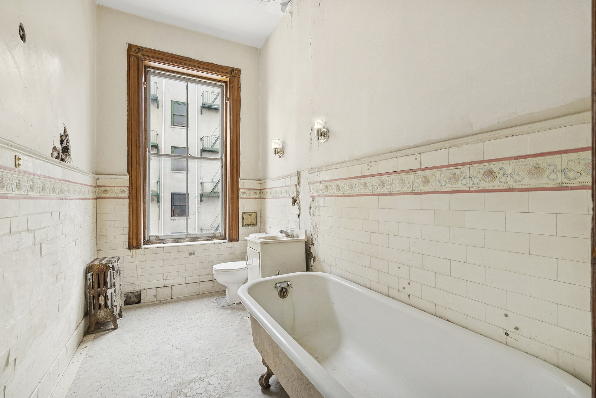 7 E 124TH Street