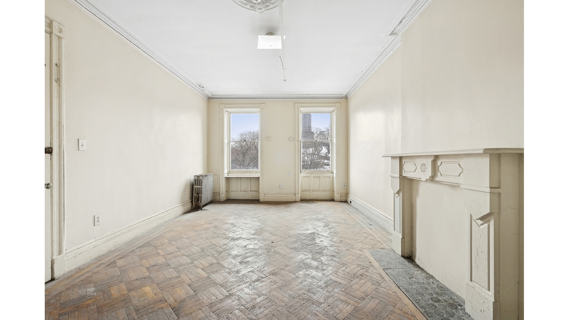 7 E 124TH Street