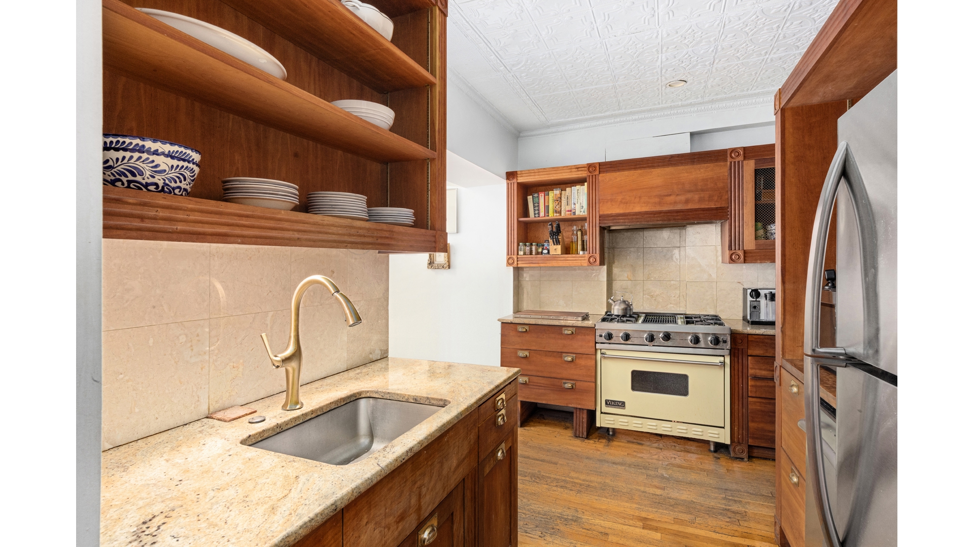 412 E 89TH Street