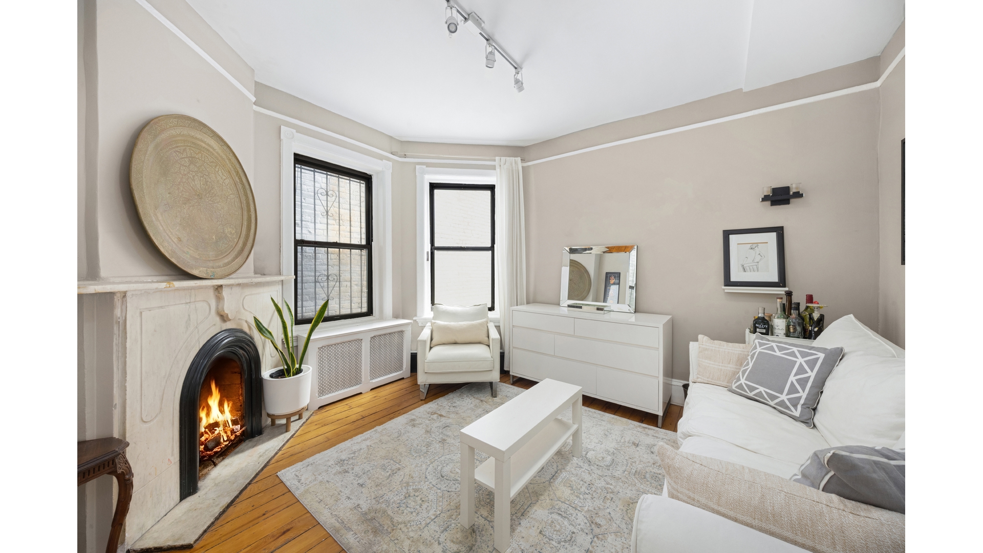 412 E 89TH Street