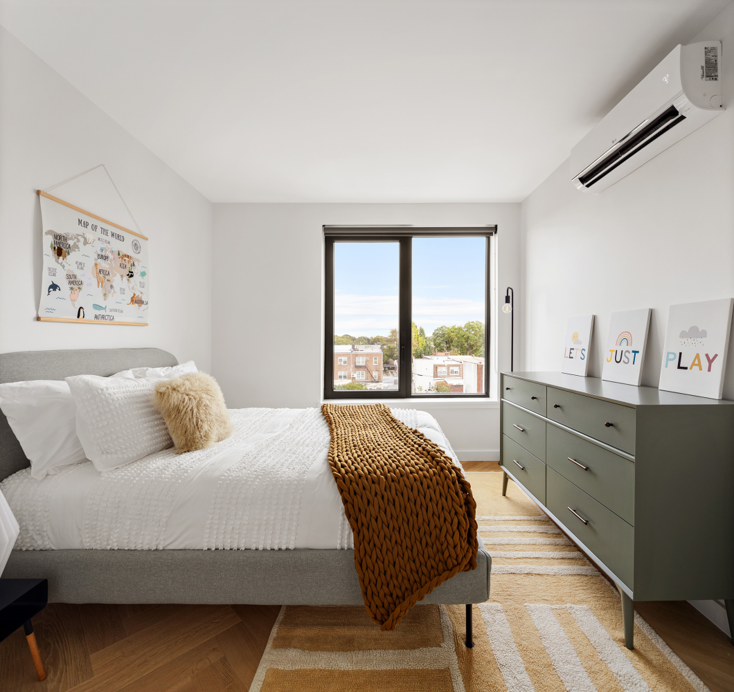 22-54 46th St 702