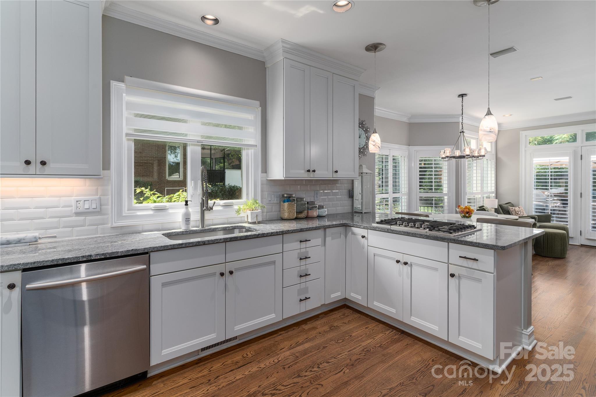 7600 Dunsmuir Court