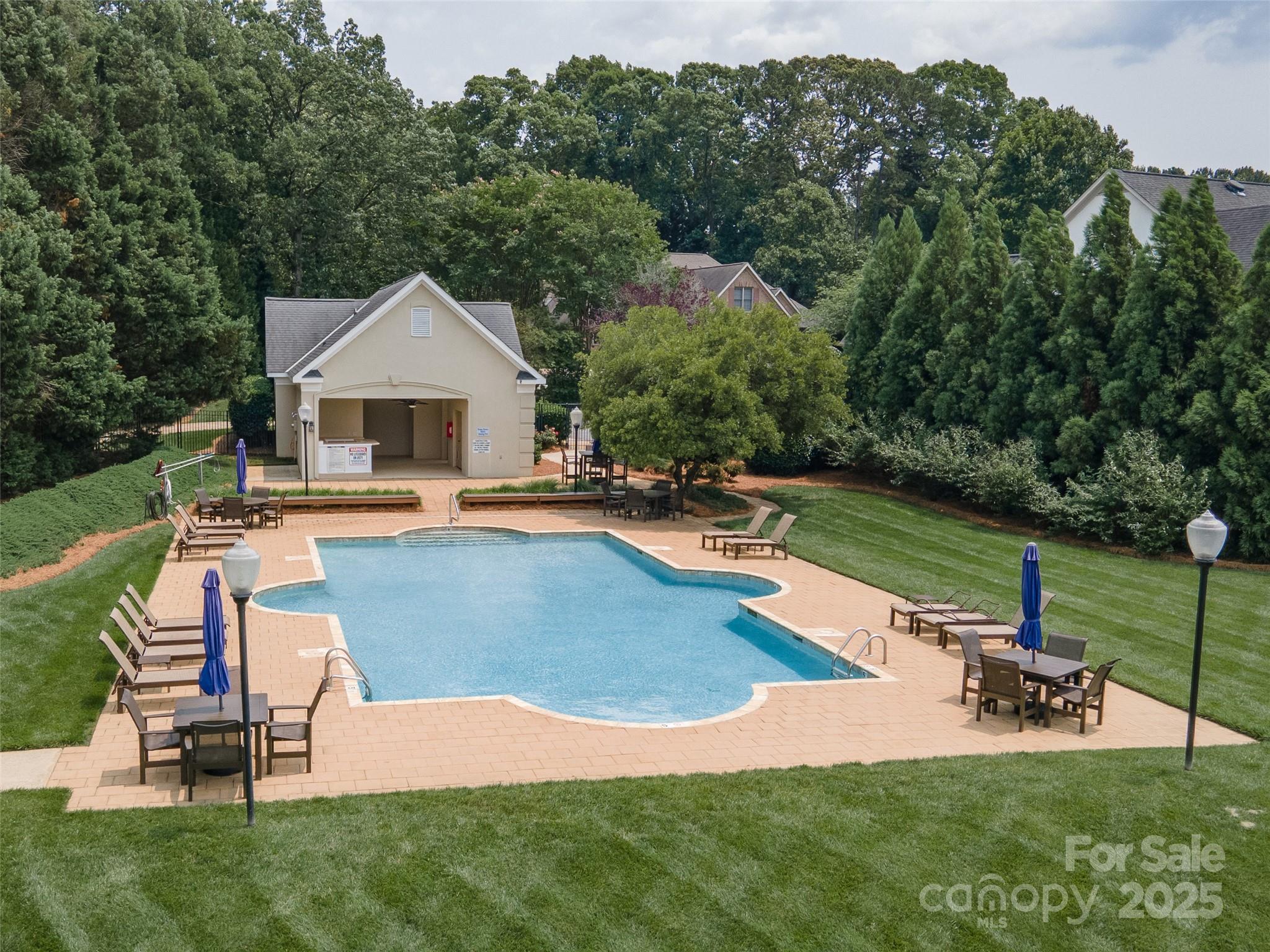 7600 Dunsmuir Court
