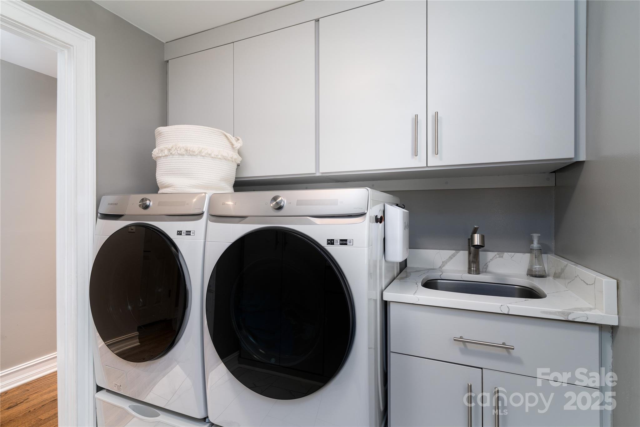 7600 Dunsmuir Court