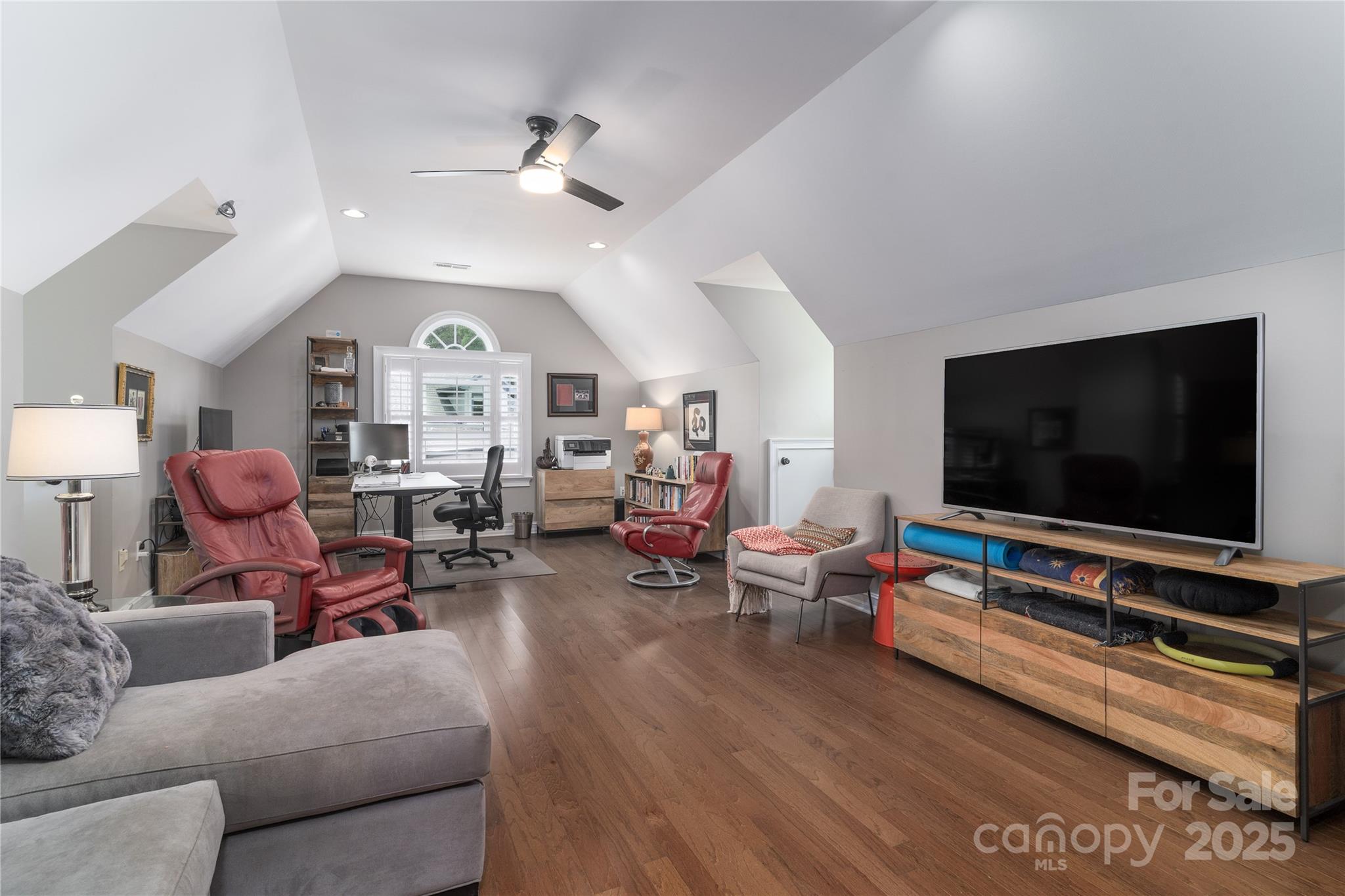 7600 Dunsmuir Court