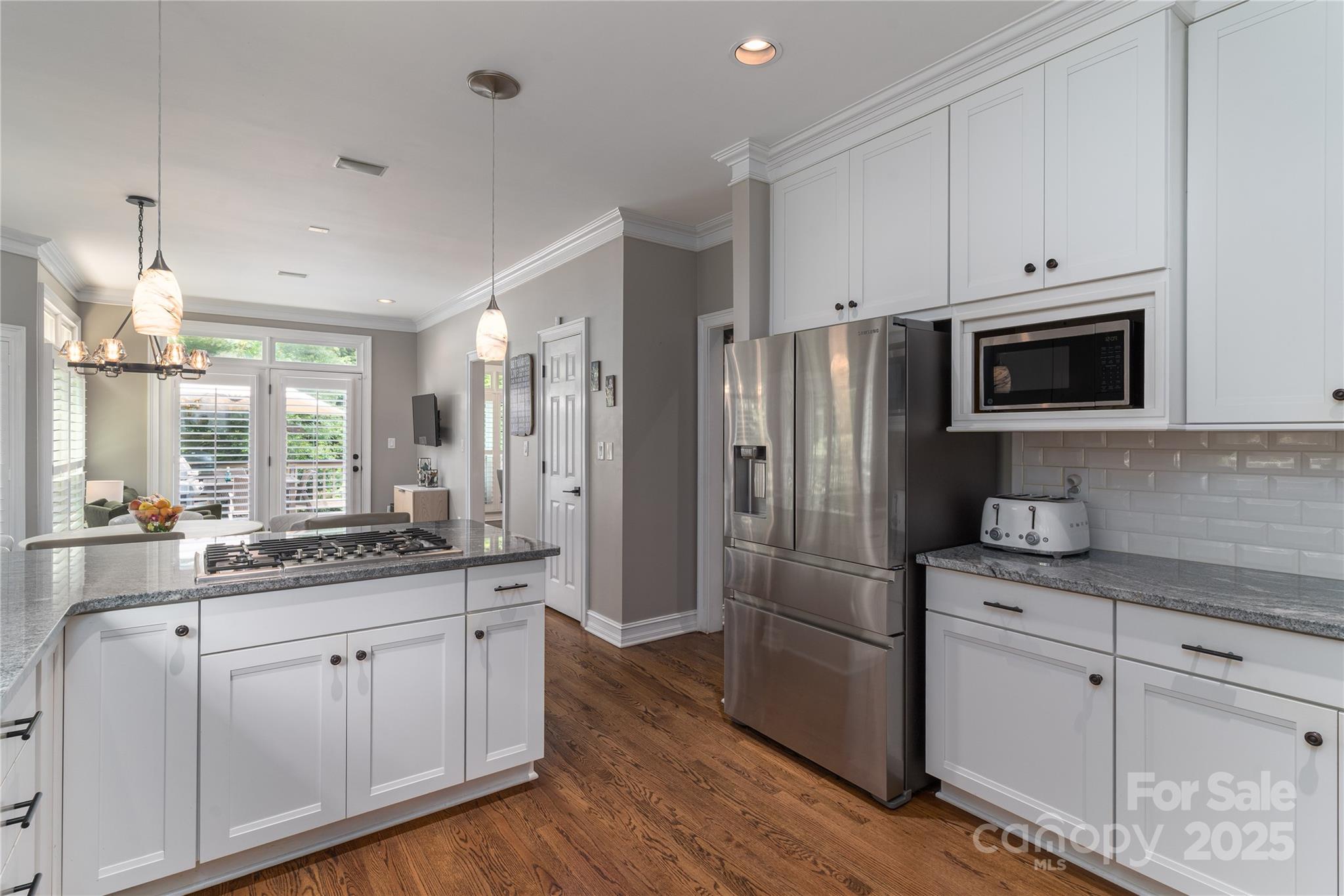 7600 Dunsmuir Court
