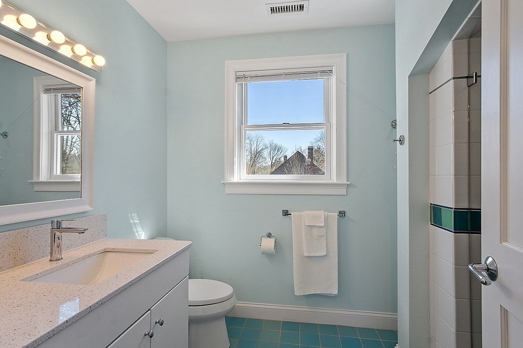 602 Bedford St