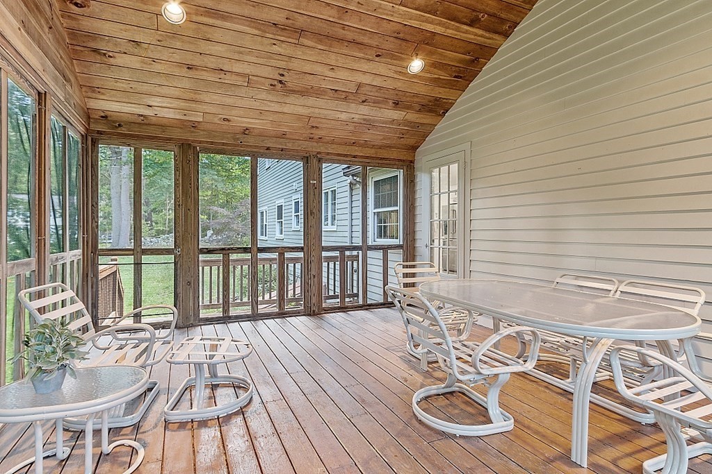 7 Greenwood Ln