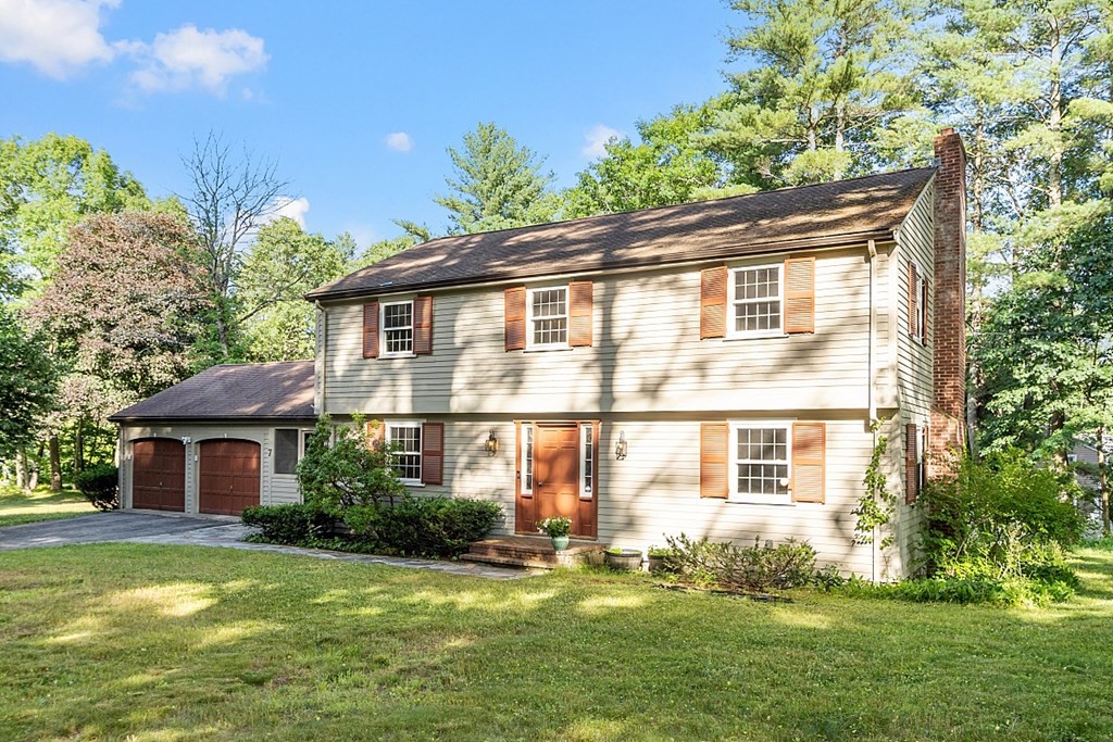 7 Greenwood Ln