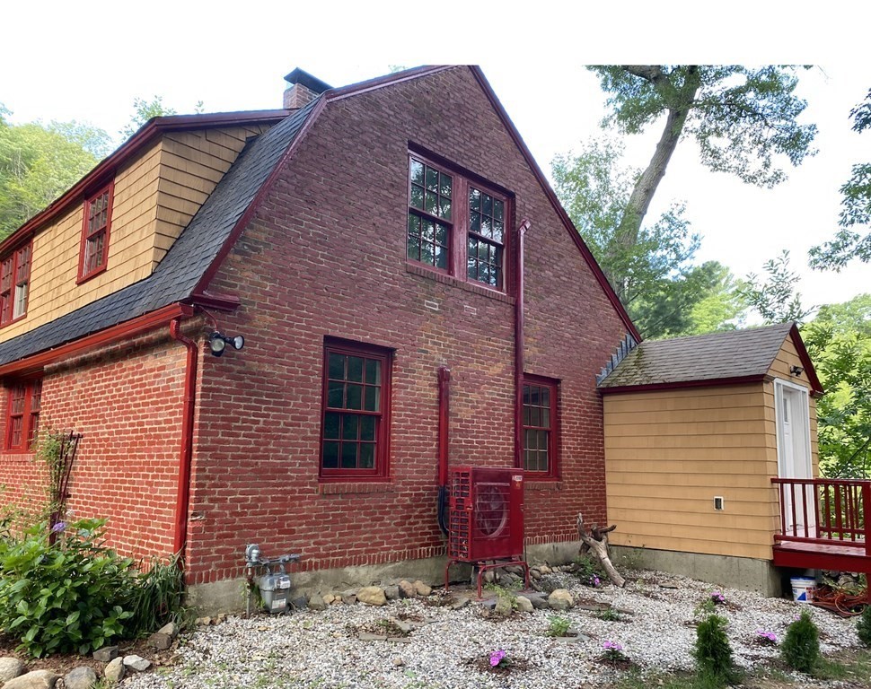 102 Lincoln Rd