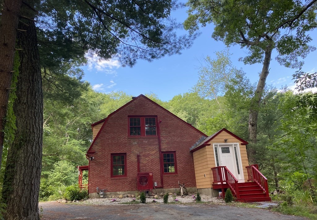 102 Lincoln Rd