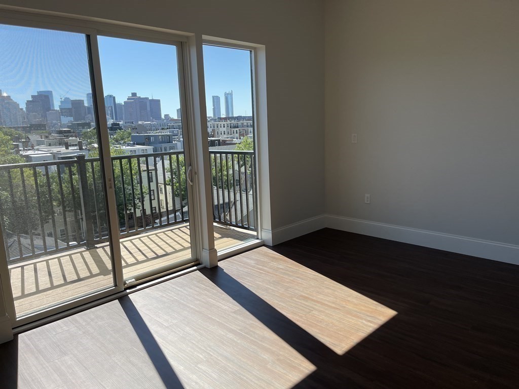 197-207 Maverick St Unit: 503