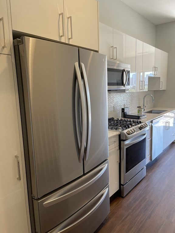 197-207 Maverick St Unit: 503