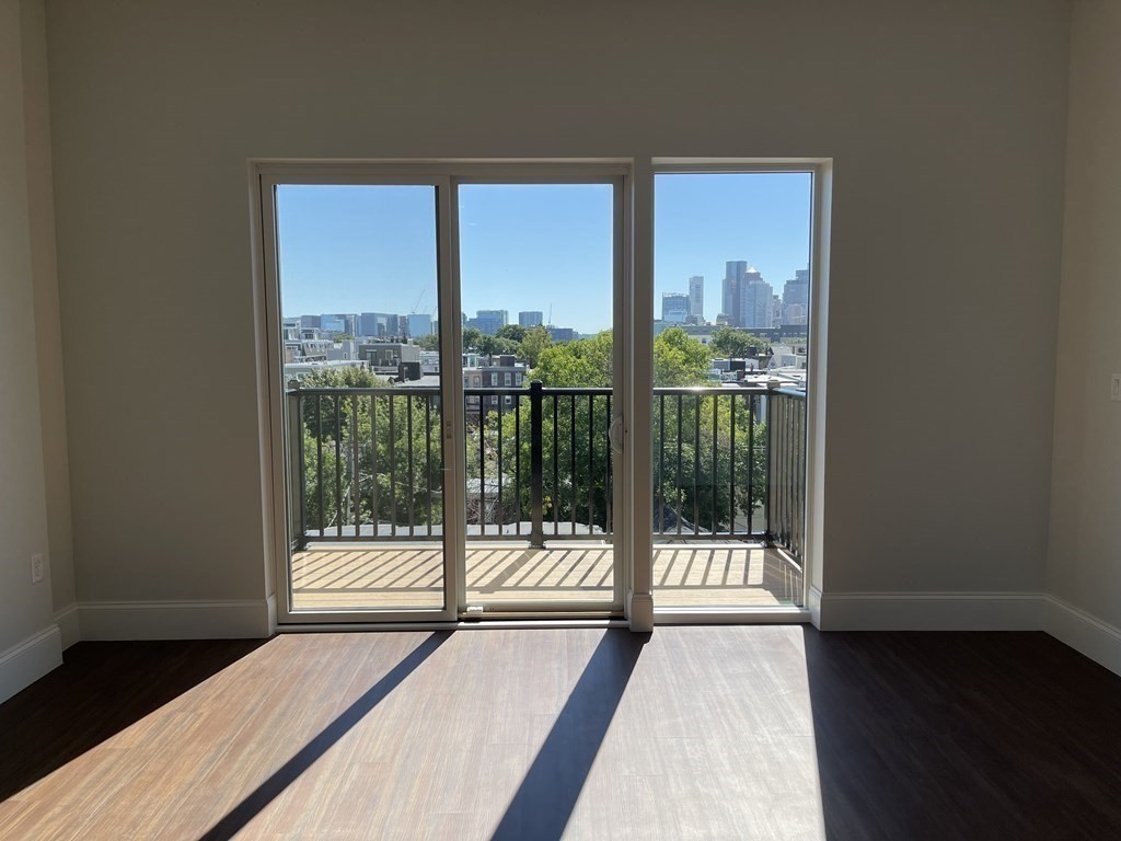 197-207 Maverick St Unit: 503