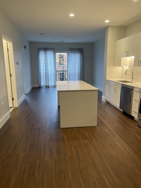 205 Maverick St Unit: 306