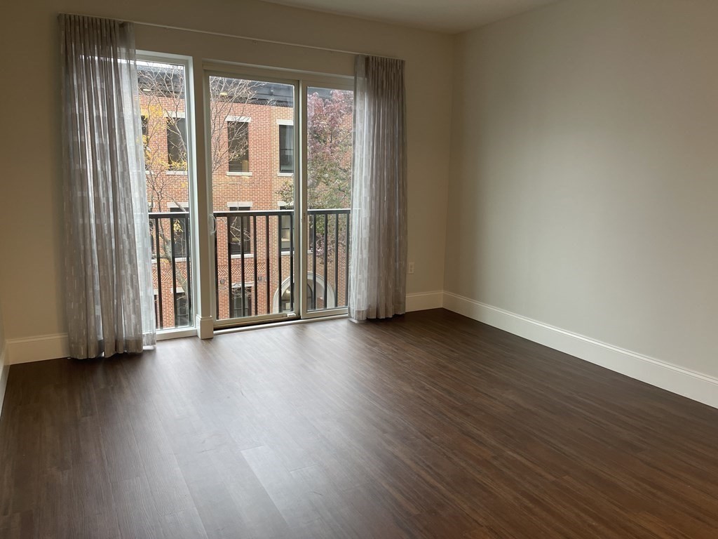 205 Maverick St Unit: 306