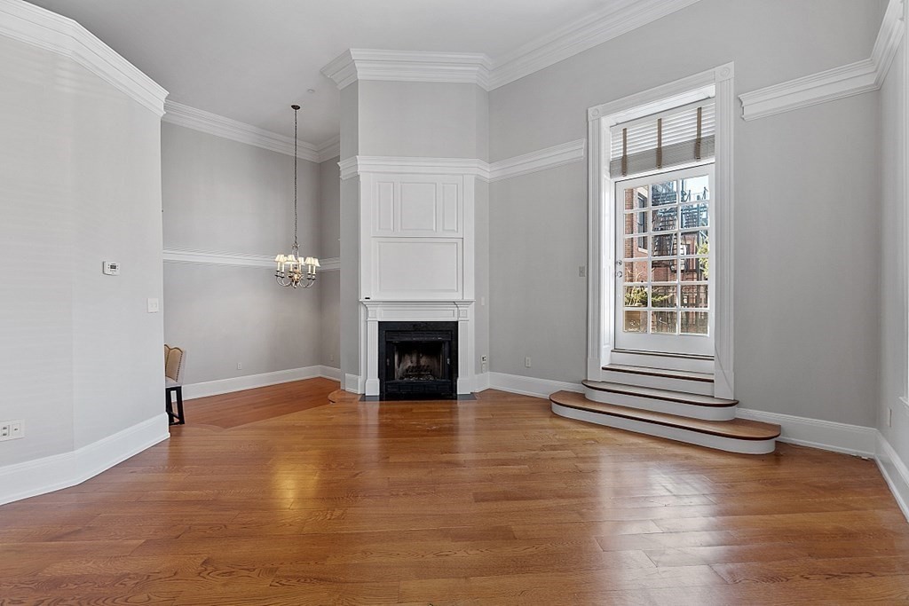 201 Newbury # 209