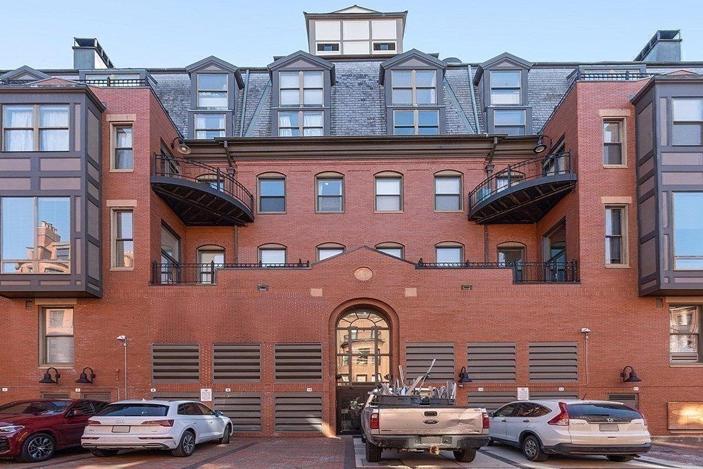 201 Newbury # 209
