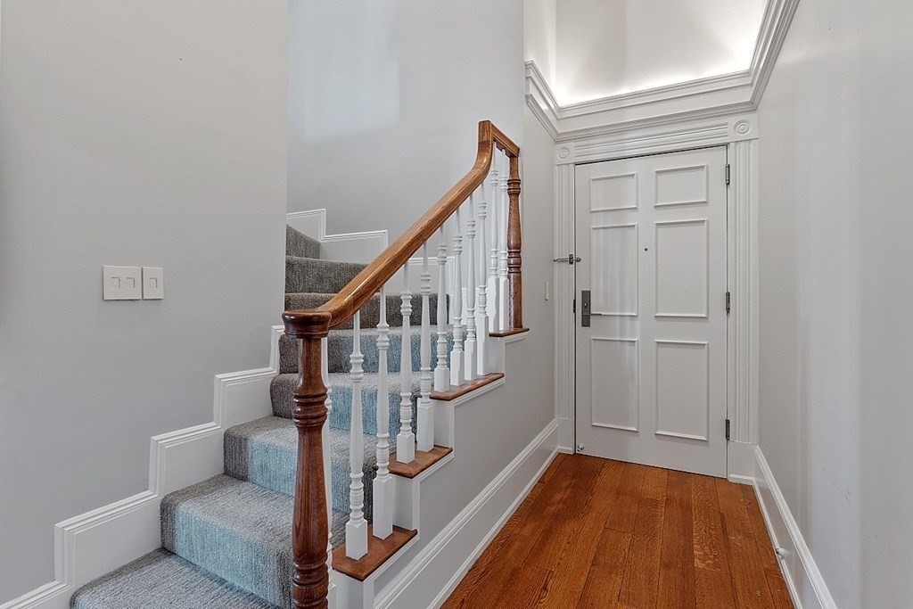 201 Newbury # 209