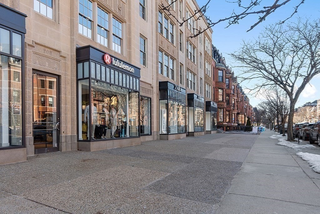 201 Newbury # 209