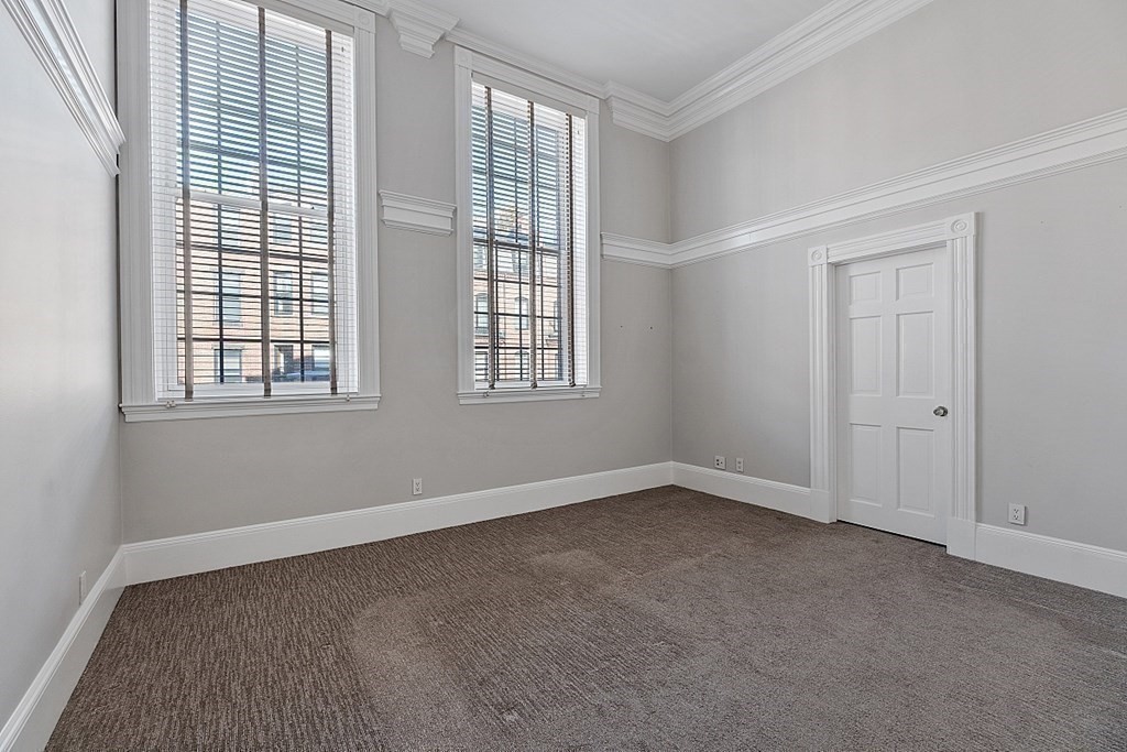 201 Newbury # 209