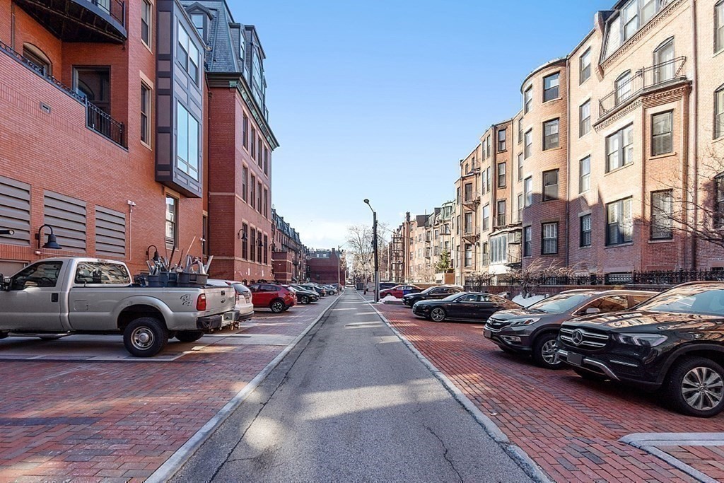 201 Newbury # 209