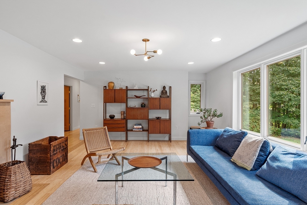 15 Hillside Rd