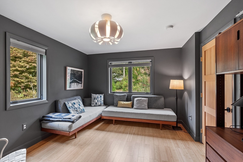 15 Hillside Rd