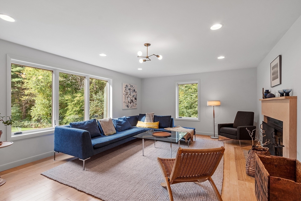 15 Hillside Rd