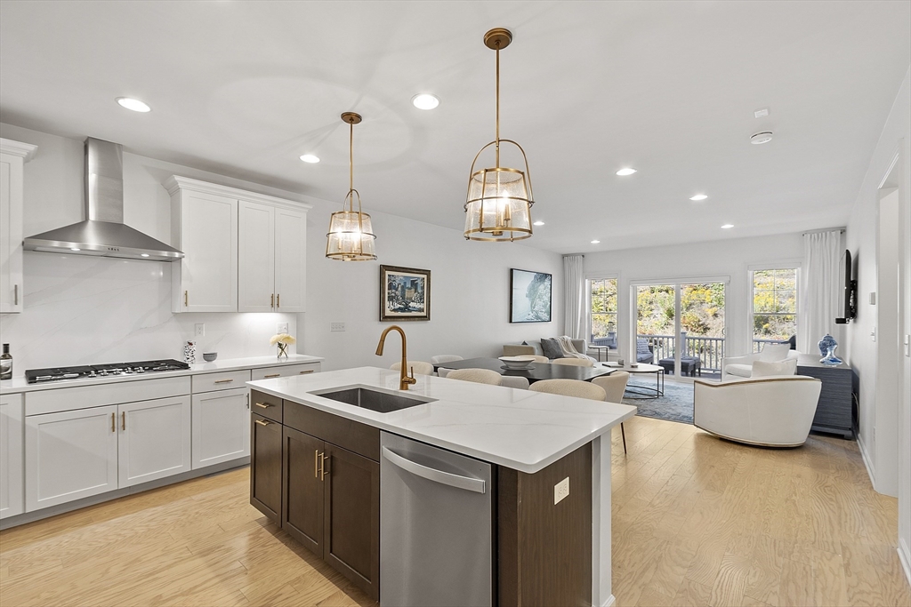 121 White Pond Way # 121