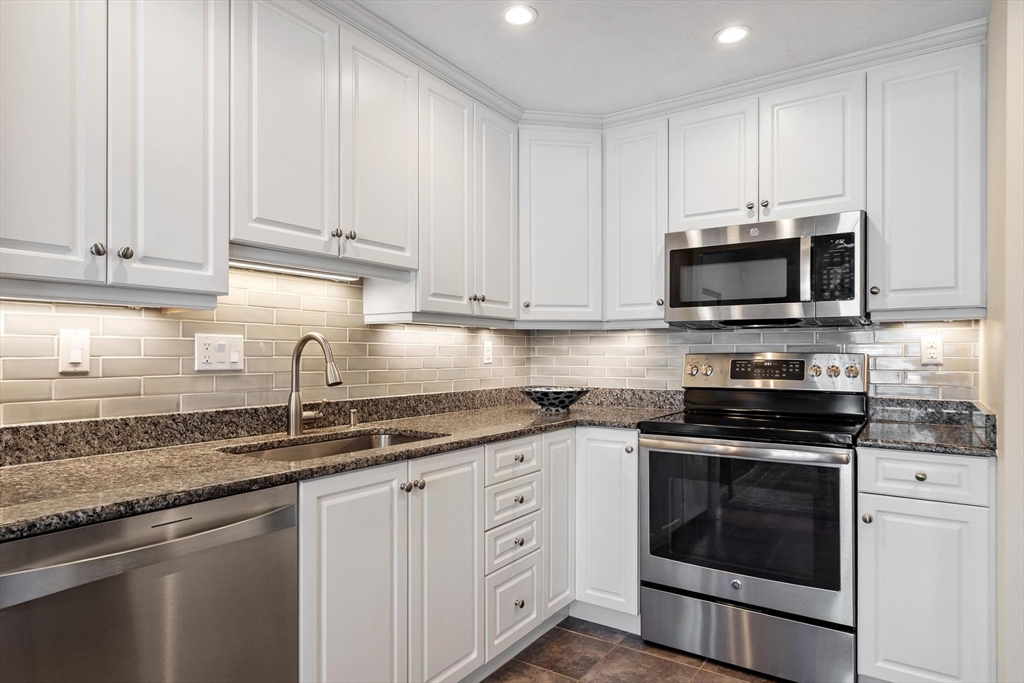 22 Center Village Dr # 22