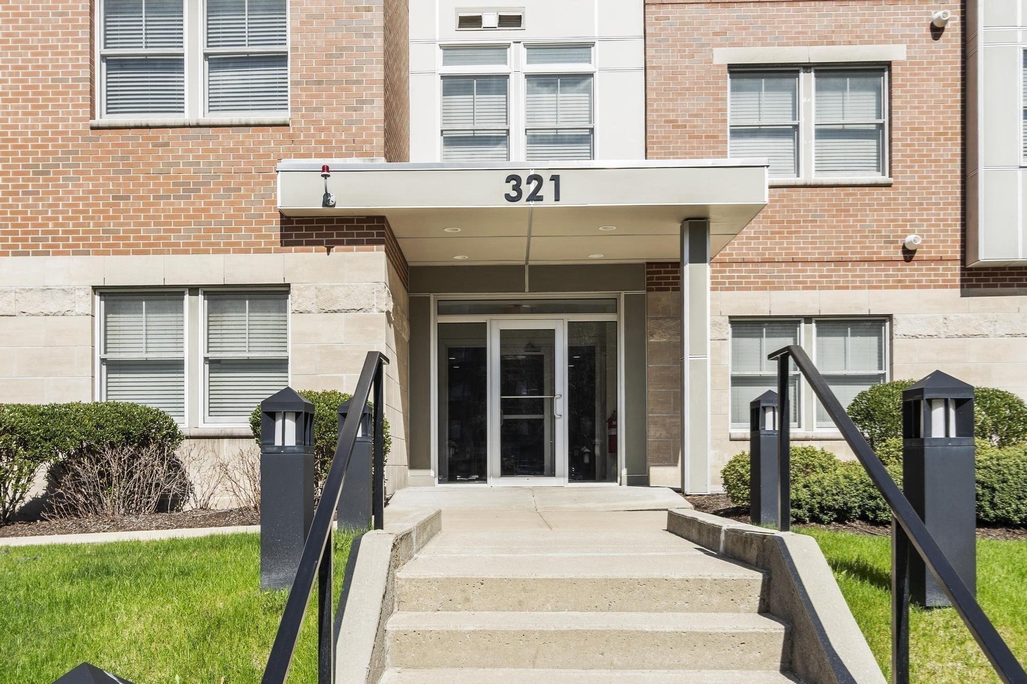 321 Hammond Pond Pkwy # 103