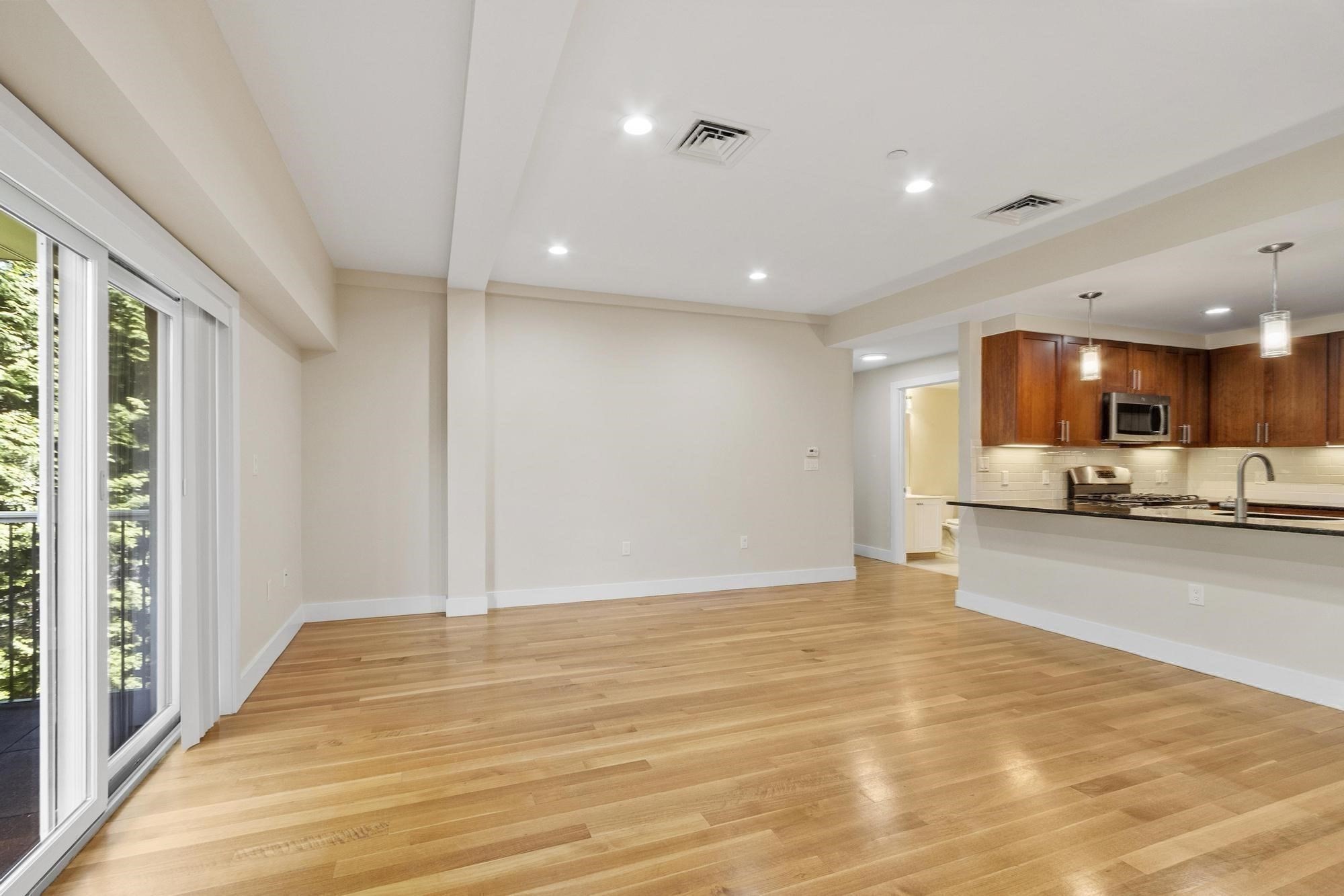 321 Hammond Pond Pkwy # 103