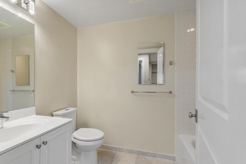 321 Hammond Pond Pkwy # 103