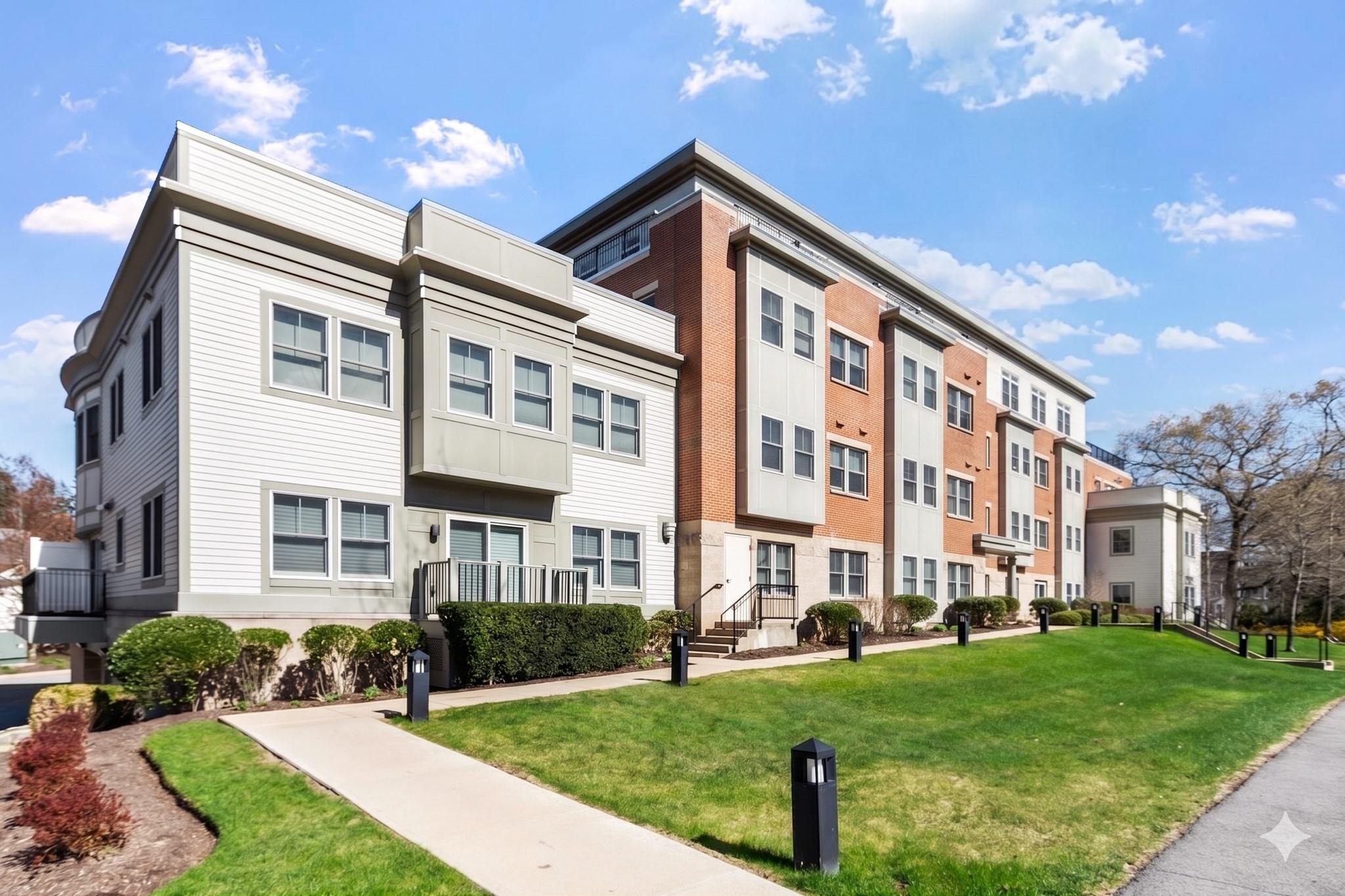 321 Hammond Pond Pkwy # 103